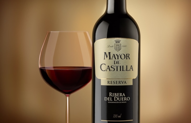 Fotografía de Bebidas: Mayor de Castilla Ribera del Duero con Copa de Vino
